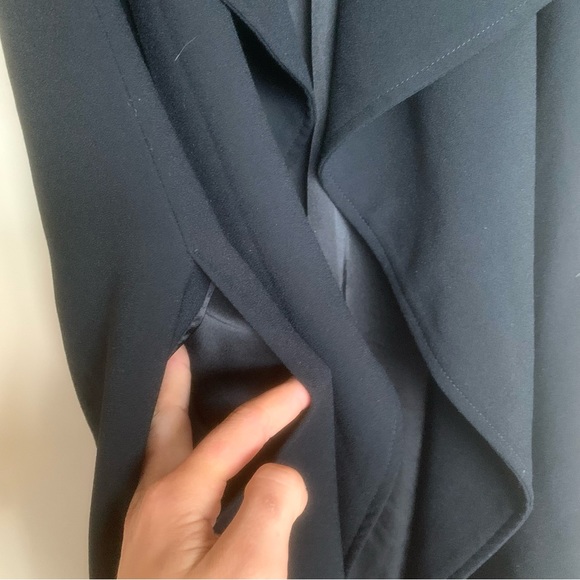 Le Château Black Waterfall Vest - Picture 5 of 6